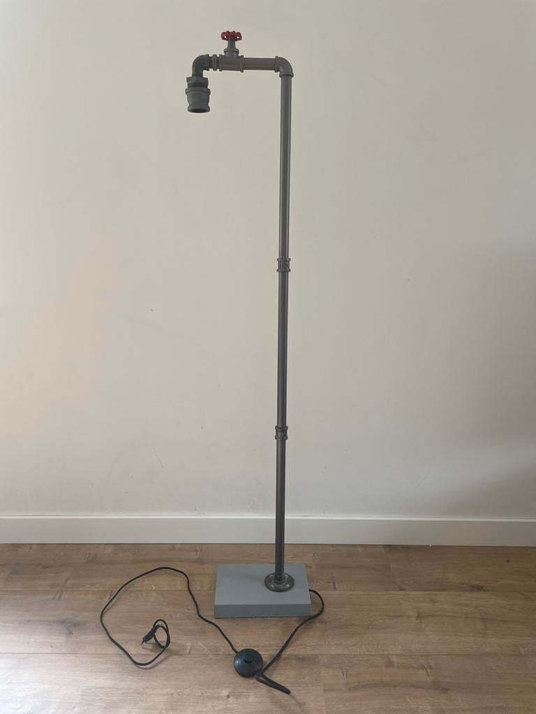Industriële vloerlamp, Huis en Inrichting, Lampen | Vloerlampen, Ophalen, Zo goed als nieuw, Metaal, 150 tot 200 cm