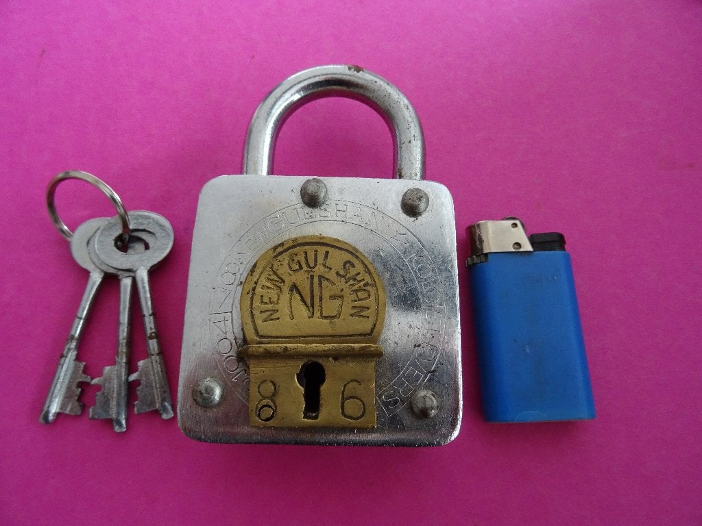 OUD TRUUK HANGSLOT 3 SLEUTELS SLOT SLOTEN SLEUTEL, Ophalen of Verzenden