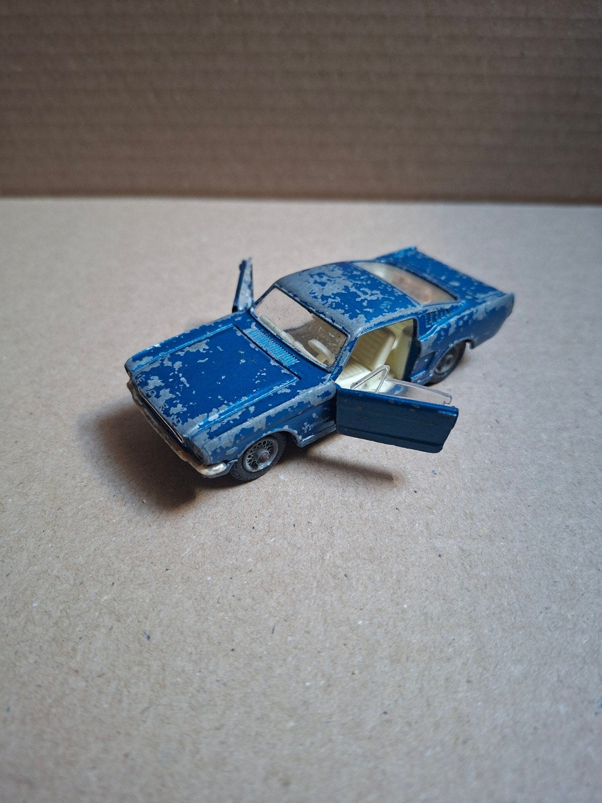 Corgi Toys Ford Mustang Fastback 2+2 - Gebruikt, Ophalen of Verzenden, Gebruikt, Auto, Corgi