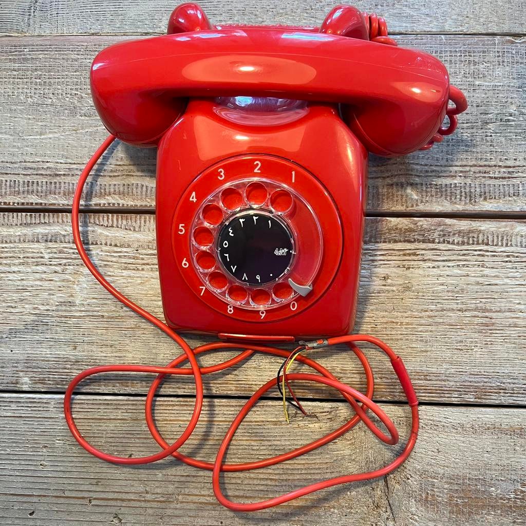 Rode vintage telefoon LM Ericsson, Ophalen, Zo goed als nieuw, Met draaischijf