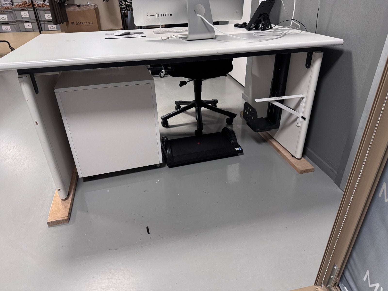 Degelijk wit bureau met ladekast - 160x90cm, Ophalen, 90 cm, 160 cm, Gebruikt