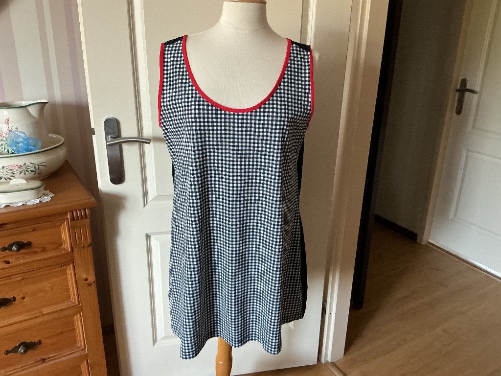 Donkerblauw geruite top van Plus Basics. Maat 44, Plus Basics, Blauw, Maat 42/44 (L), Ophalen of Verzenden
