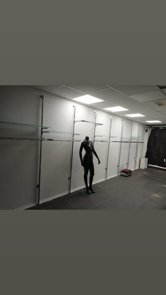 Kleding wand rekken metaal hang en leg systeem., Zakelijke goederen, Kantoor en Winkelinrichting | Winkel en Inventaris, Ophalen