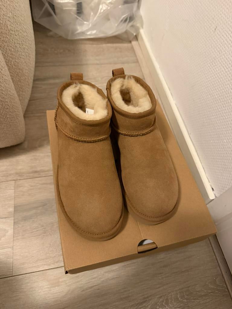 Dames uggs classic ultra mini maat 36 nieuw, Ophalen of Verzenden, Nieuw, Beige