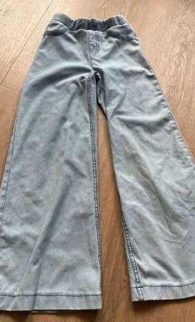 Lichtblauwe flared broek met roze hartjes 116, Broek, Gebruikt, Meisje, H&M