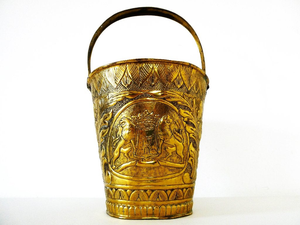 Messing gedreven emmer met wapenschild leeuwen kroon toren, Antiek en Kunst, Ophalen of Verzenden, Koper