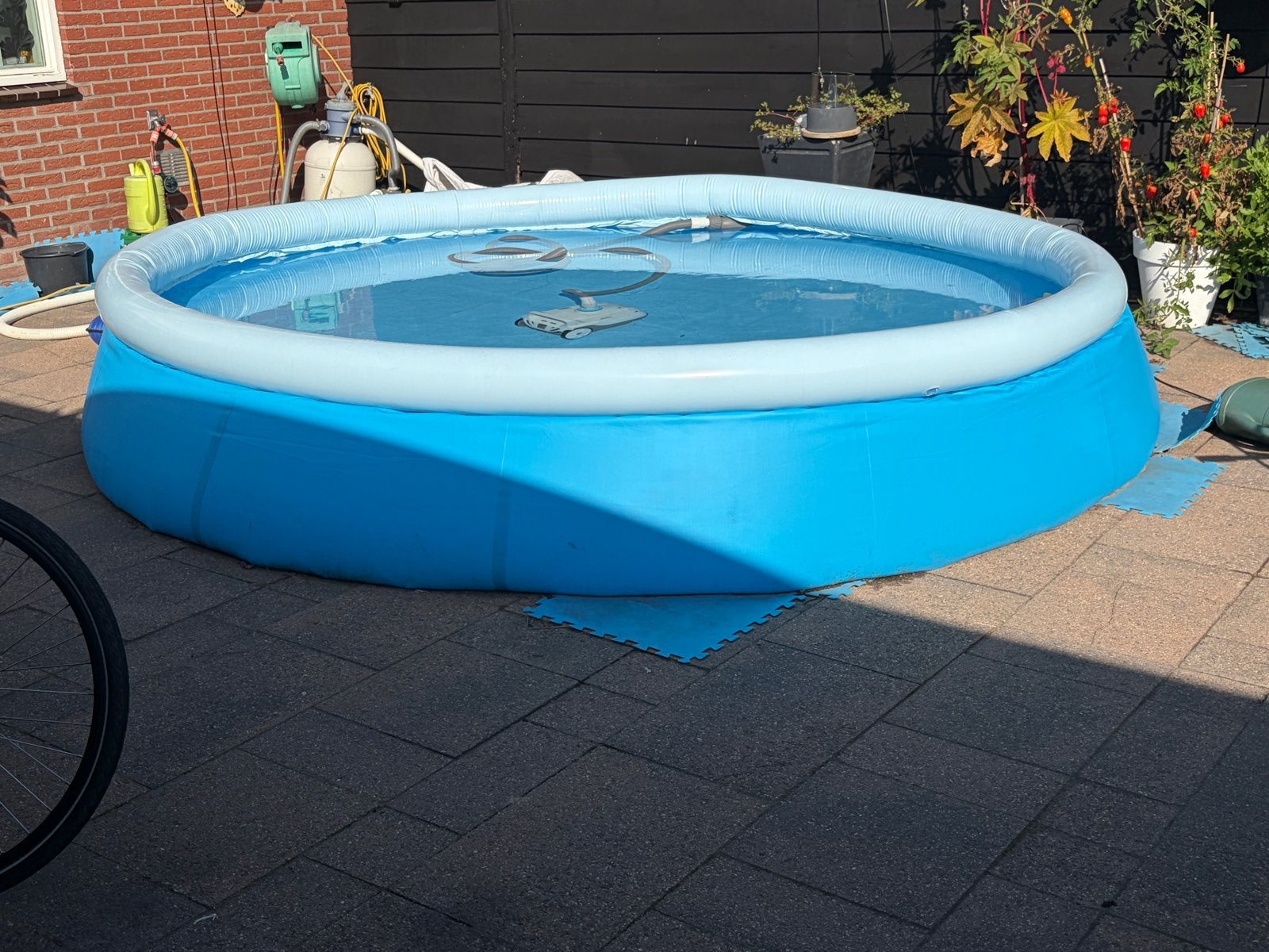 Gratis opblaaszwembad inclusief rubber tegels (2 maanden oud, Ophalen, Zo goed als nieuw, Rond, Opblaaszwembad