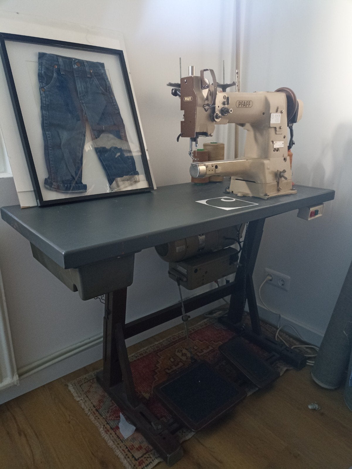 Industriële Pfaff naaimachine met tafel, Ophalen, Naaimachine, Industrieel, Gebruikt
