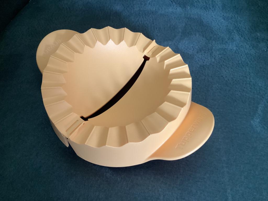 Tupperware Ravioli Maker - Handige Keukenhulp, Ophalen of Verzenden, Zo goed als nieuw, Crème, Overige typen