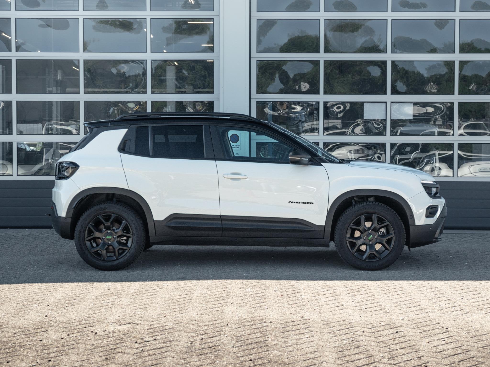 Jeep Avenger 1.2T 4xe Overland | Infotainment&Convenience Pa, Auto's, Automaat, Stof, Gebruikt, Euro 6