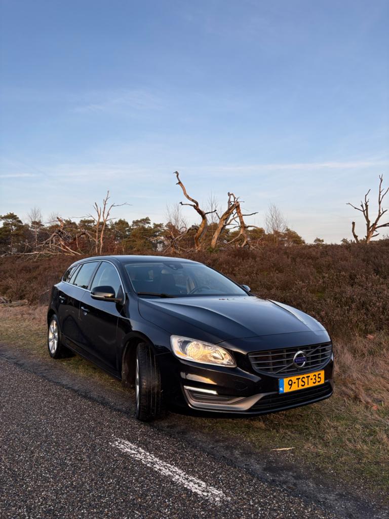 Volvo V60 T3 150pk Powershift 2014 Zwart, Auto's, Volvo, Particulier, V60, Benzine, D, Stationwagon, Automaat, Origineel Nederlands