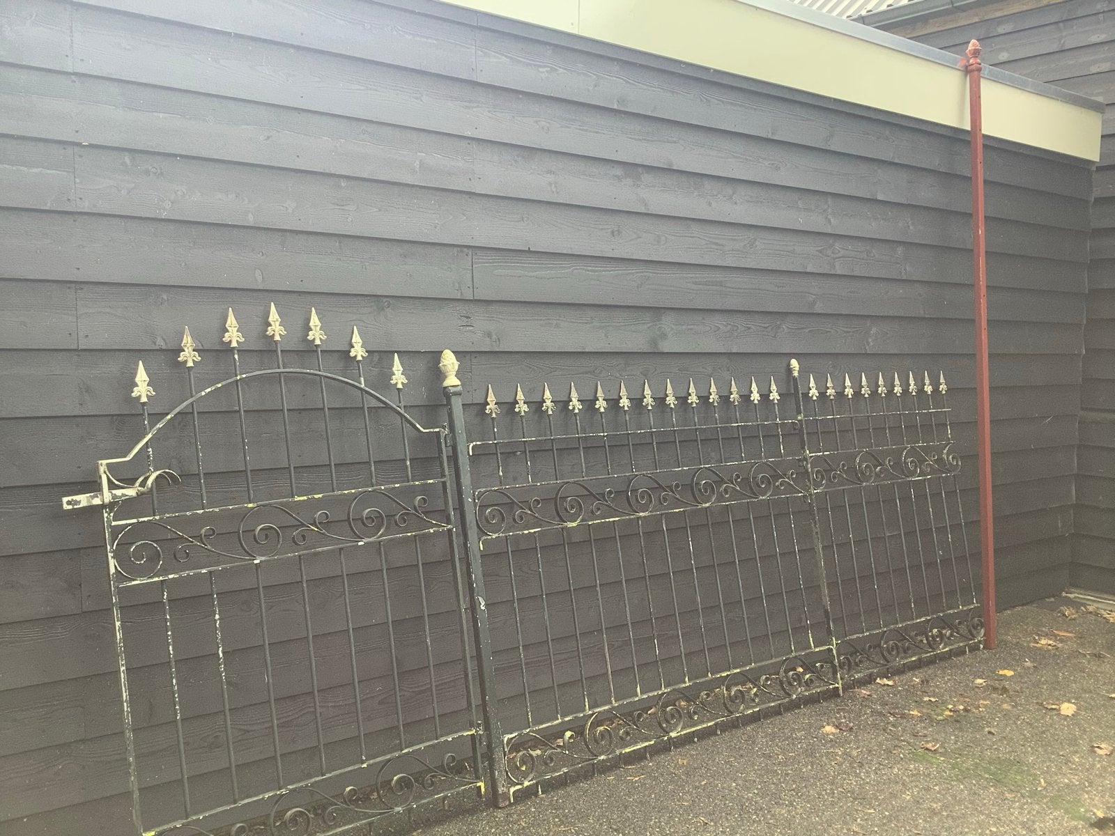 Massief smeedijzer hekwerk met poort - 400 cm breed, Tuin en Terras, Ophalen, Met poort, Gebruikt, Sierhekwerk