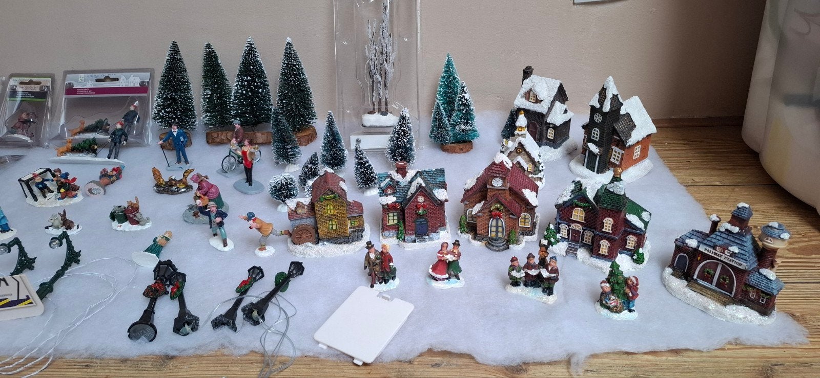 kerstdorp - kerstfiguren - kersthuisjes - kerstboompjes, Diversen, Ophalen, Zo goed als nieuw