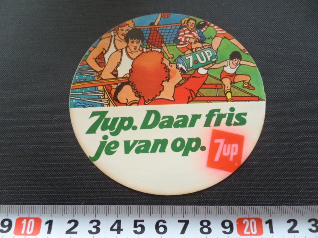 sticker frisdrank 7-up daar fris je van op - strip sport, Verzamelen, Ophalen, Zo goed als nieuw