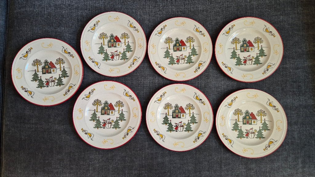 7 Wedgwood Christmas borden Ø 19 cm, Huis en Inrichting, Keuken | Servies, Overige materialen, Ophalen of Verzenden, Zo goed als nieuw