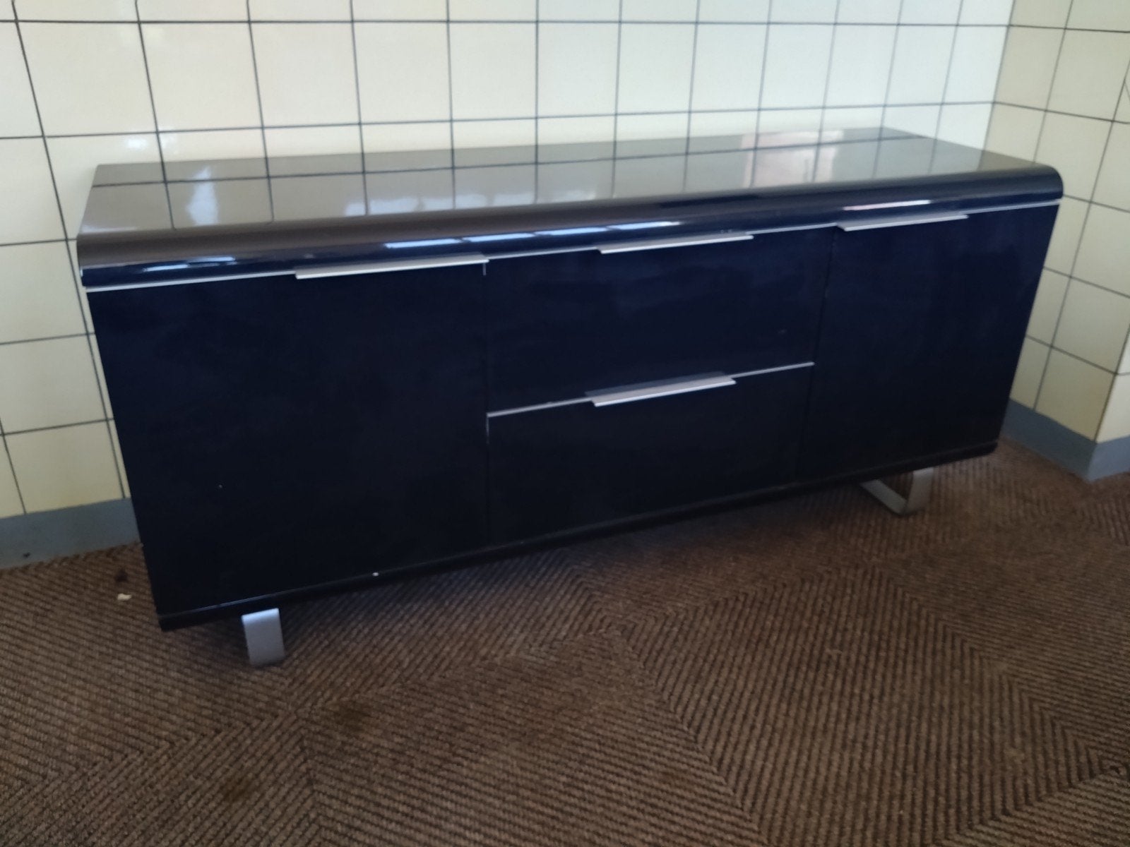 Gratis. Retro dressoir kastje. Glans zwart, Gebruikt, Met deur(en), 150 tot 200 cm, Modern