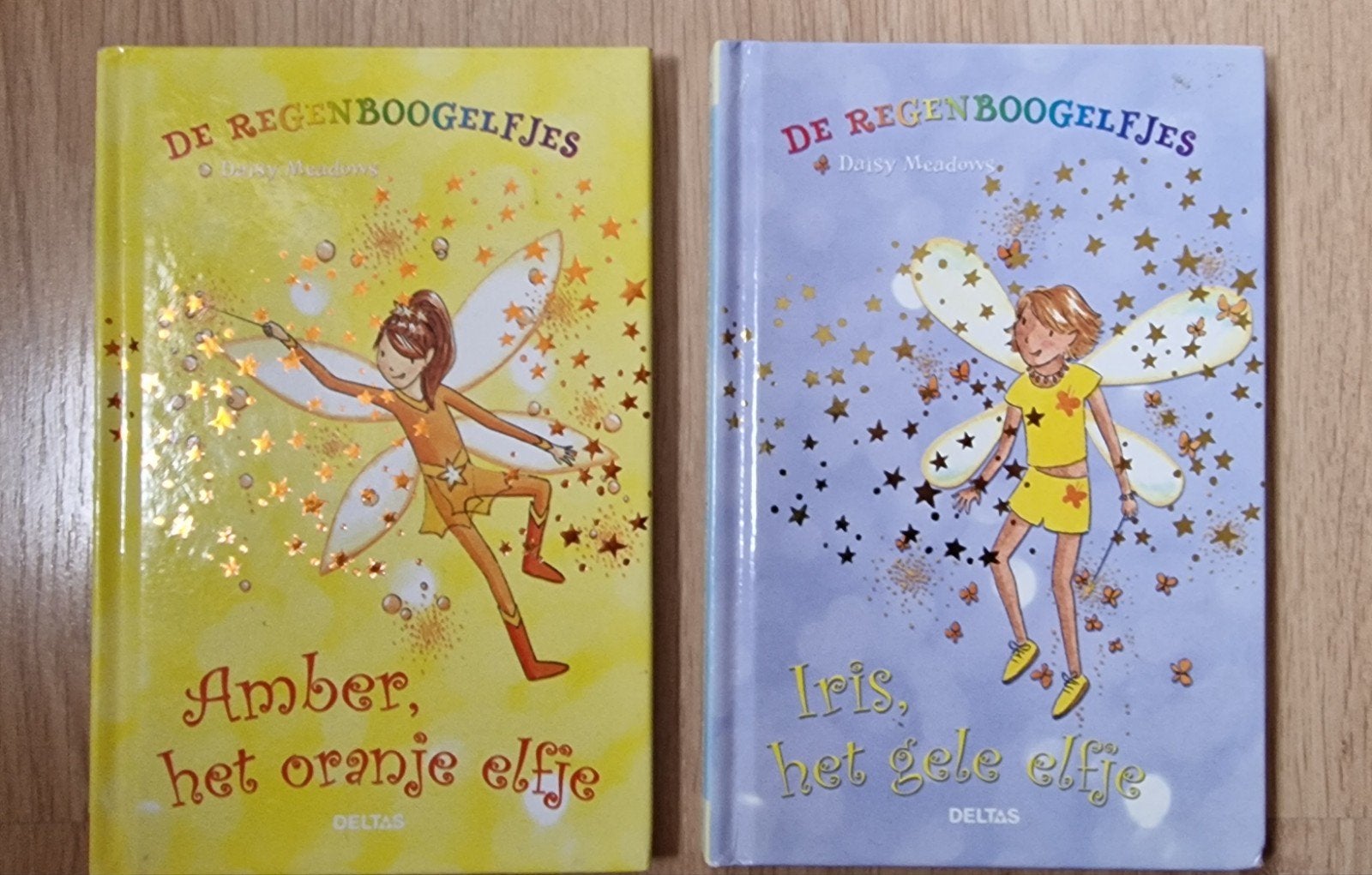 De Regenboogelfjes: Amber en Iris (2 boeken), Ophalen, Zo goed als nieuw, Daisy Meadows, Sprookjes