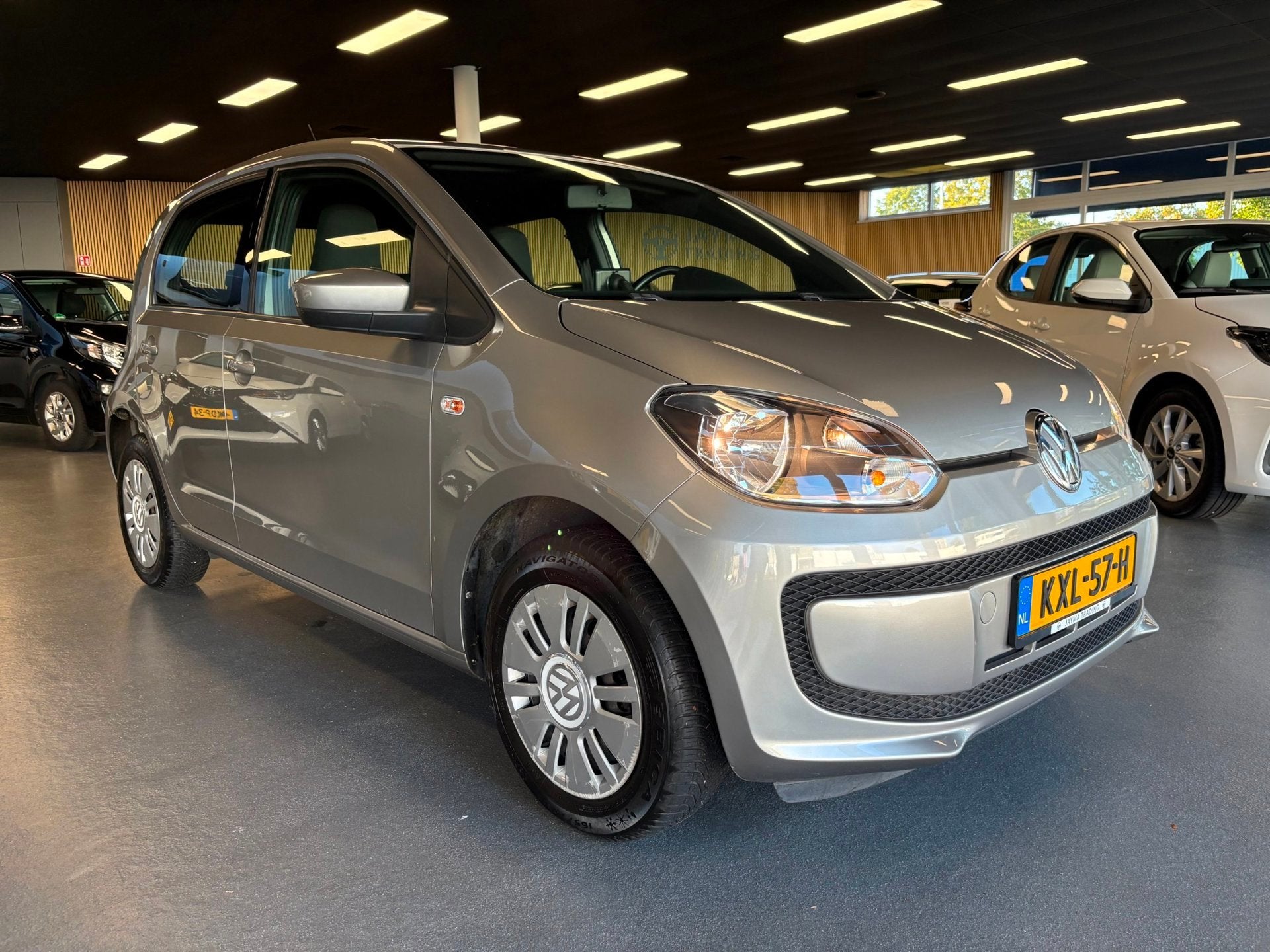 Volkswagen UP! 1.0 cheer up!, Dealer onderhouden, Stof, Gebruikt, 23 km/l