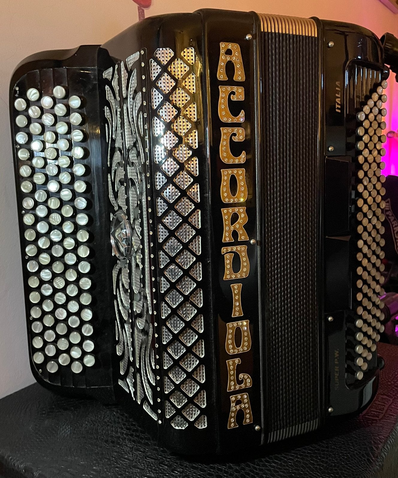 Mooie vier-korige Accordiola Super P W knopaccordion, Ophalen, Met koffer, Knopaccordeon, 120-bas