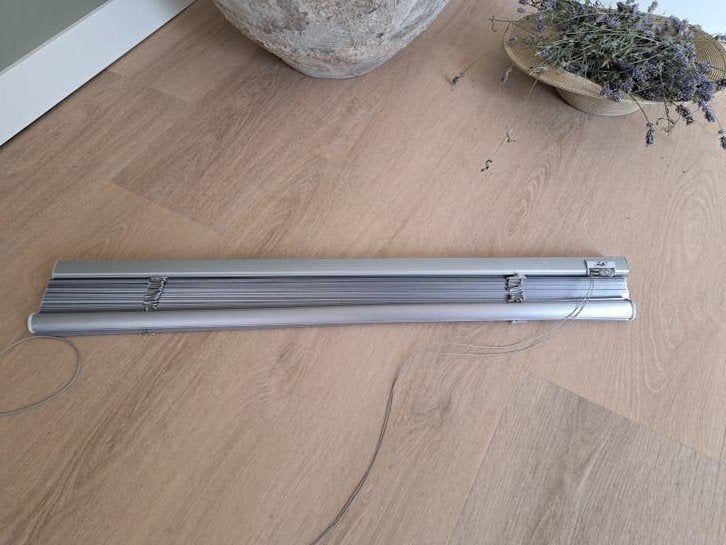 Mooie luxaflex (jaloezie) zilverkleurig maat 79.5 x 110 ., Huis en Inrichting, Luxaflex, Ophalen of Verzenden, Jaloezie