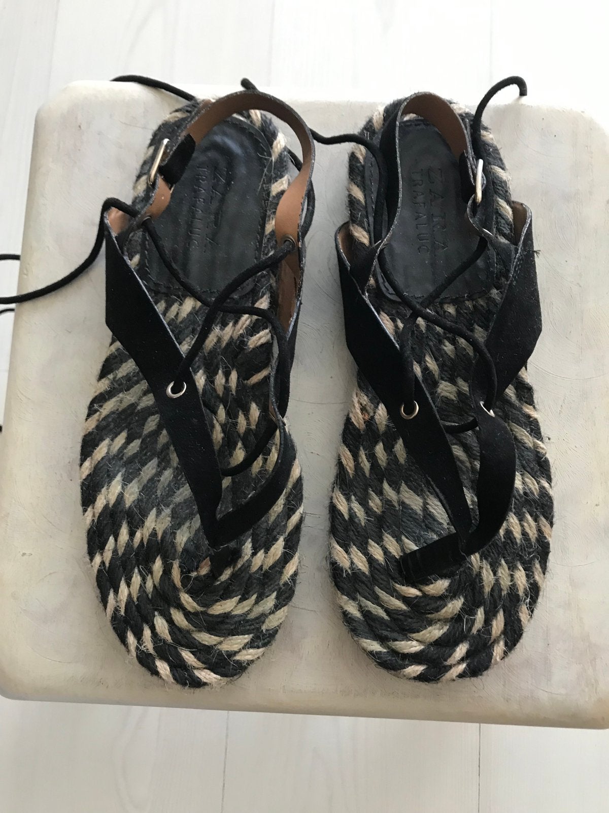 ZARA Mooie Raffia Sandalen, Zwart, Zo goed als nieuw, Sandalen of Muiltjes, Ophalen of Verzenden