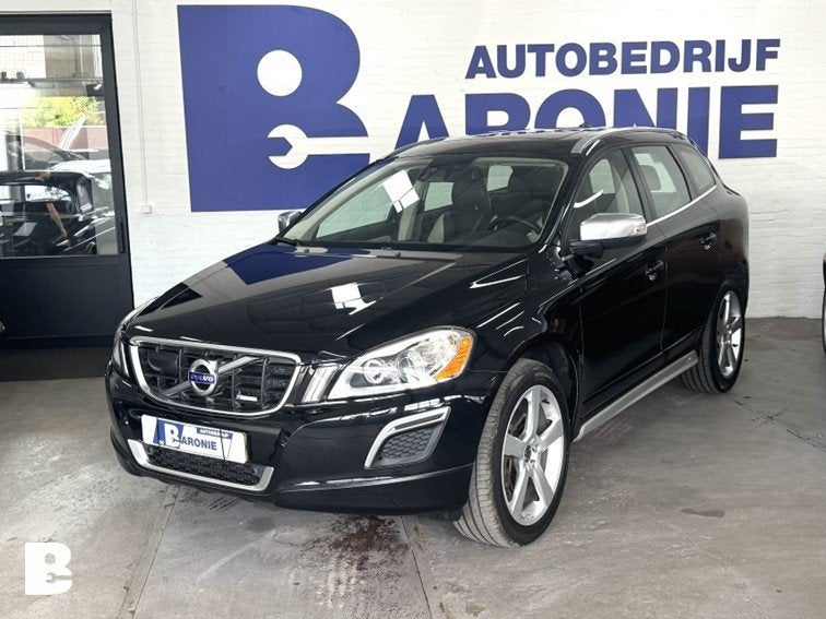 Volvo XC60 2.4 D5 AWD R-Design, bliss adaptive cruise, Auto's, Volvo, Gebruikt, Zwart, 197 €/maand, 2000 kg