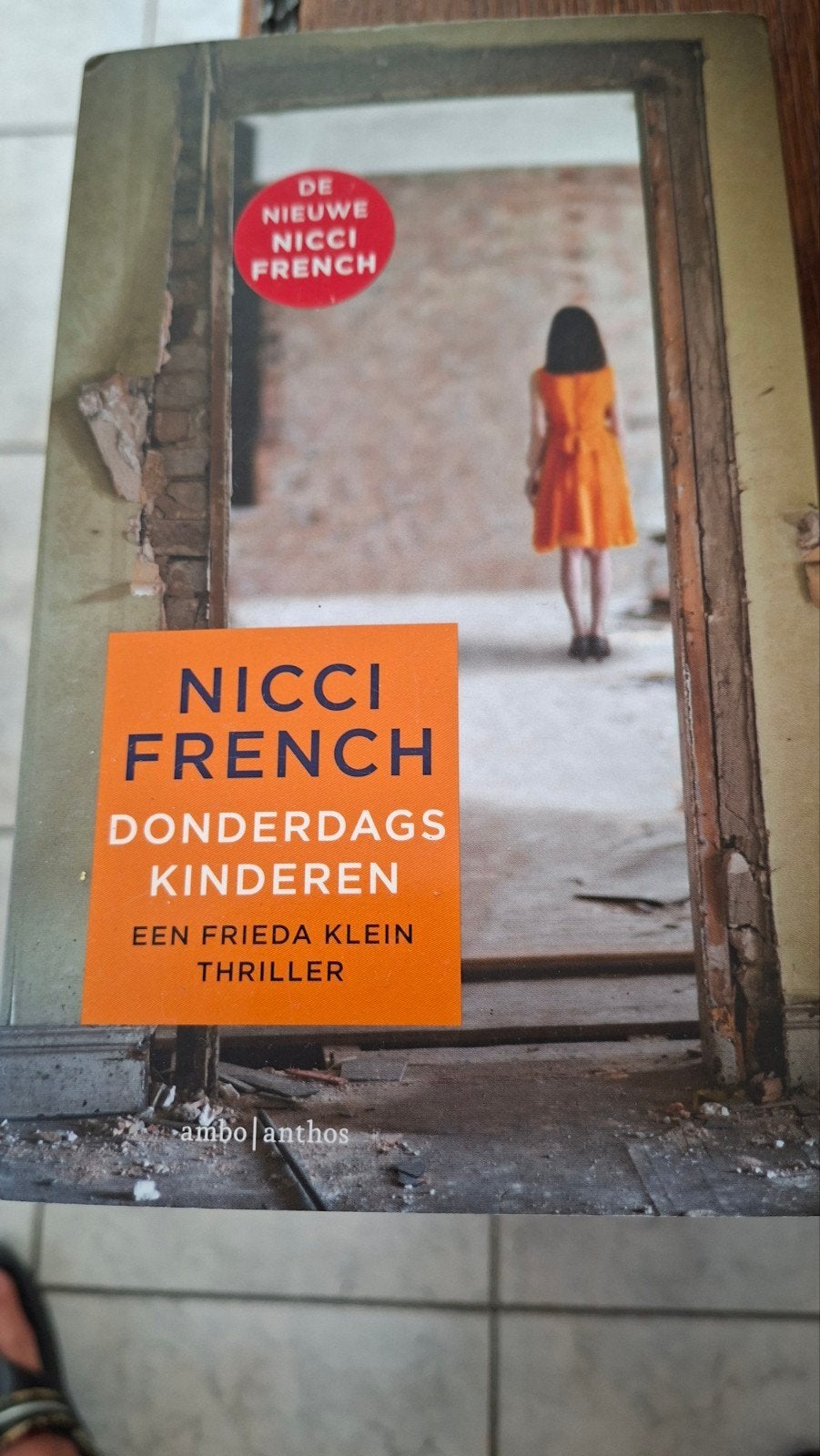 Nicci French, donderdags kinderen., Boeken, Ophalen, Zo goed als nieuw