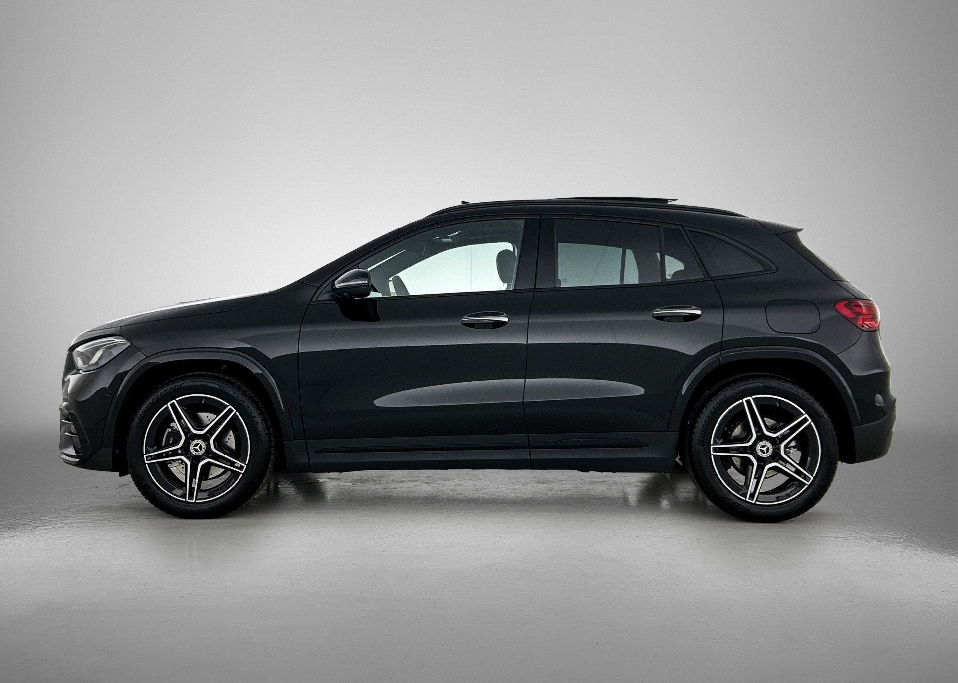 Mercedes-Benz GLA 180 Business Solution AMG | Premium Plus p, Auto's, Zwart, 4 cilinders, Zwart, Bedrijf
