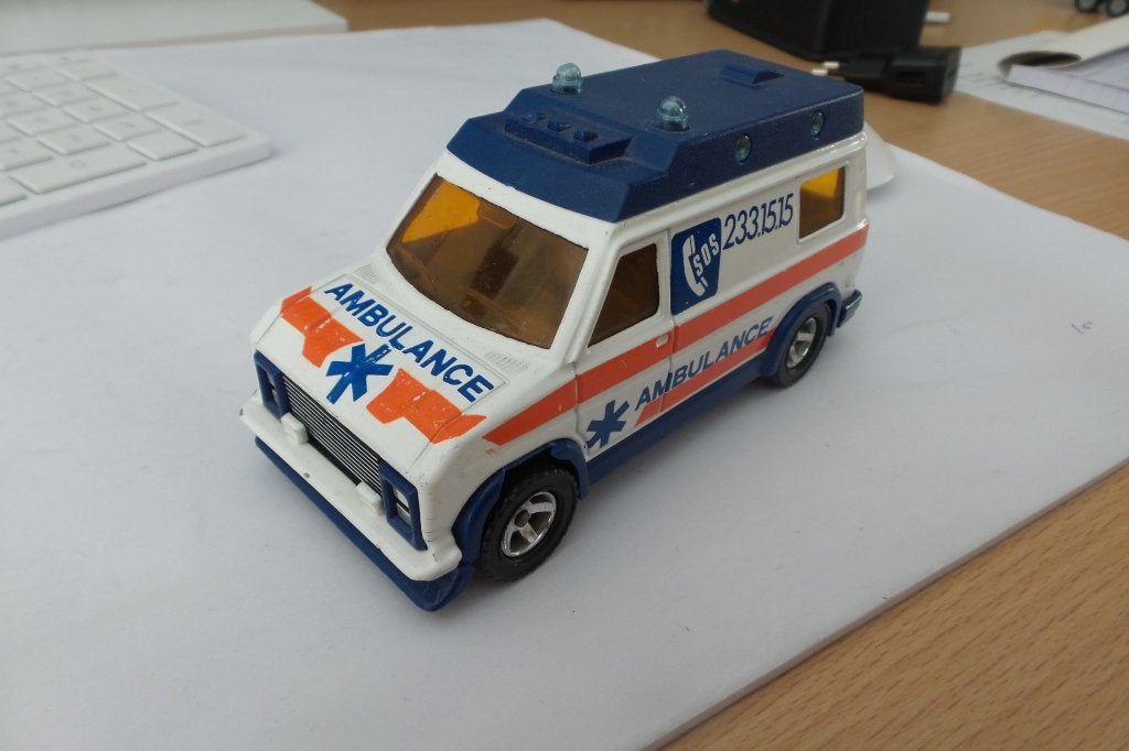 majorette ambulance, Hobby en Vrije tijd, Ophalen of Verzenden, Zo goed als nieuw, Auto, Majorette