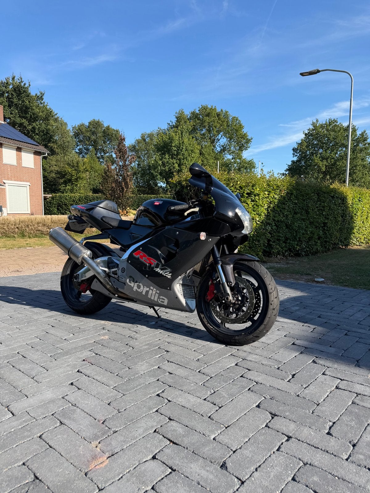 Aprilia RSV Mille R - Sportieve V-twin met carbon details, Motoren, Motoren | Aprilia, 2 cilinders, Sportuitlaat, Motorrijbewijs A