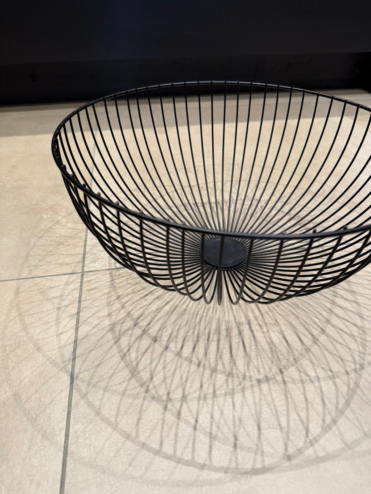 Zwarte metalen fruitschaal - Modern design, Ophalen, Schaal, Rond, Zo goed als nieuw