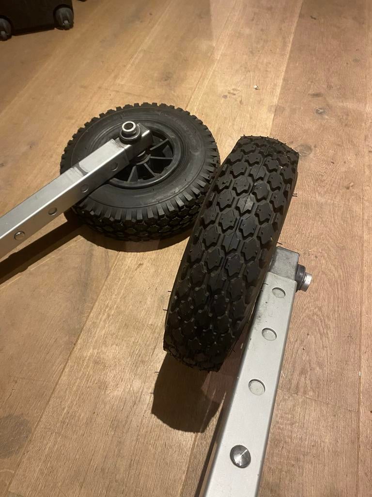 Rubberboot strandwielen met nieuwe banden, Ophalen, Zo goed als nieuw