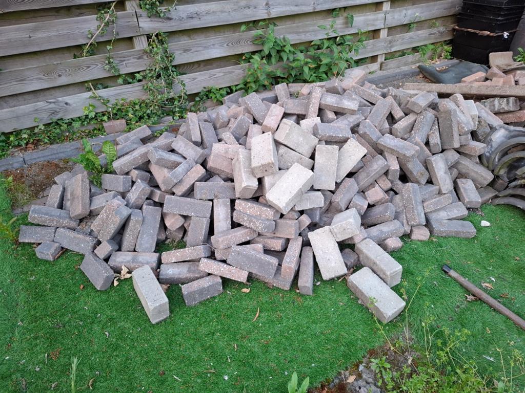 Diverse stenen, bestrating - Gratis, Tuin en Terras, Ophalen, Gebruikt, Overige typen, Minder dan 5 m²