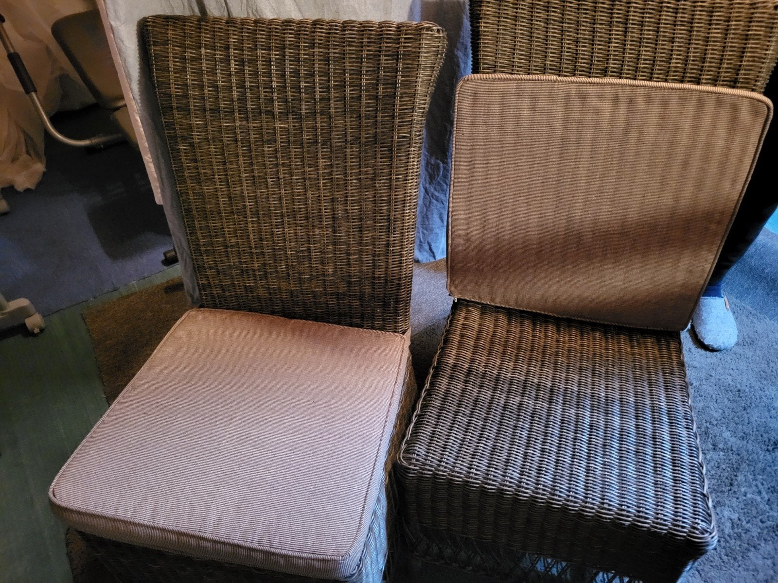 2 Stoelen Donker van Rotan, Huis en Inrichting, Stoelen, Ophalen of Verzenden, Gebruikt, Bruin, Twee