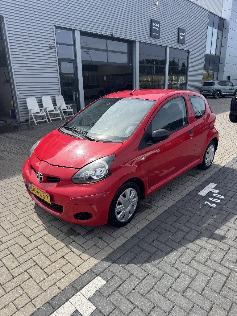 Nette Toyota Aygo 3DRS 2011 Rood slechts 120k km! Nieuwe APK, Auto's, Voorwielaandrijving, Stof, Zwart, 4 stoelen