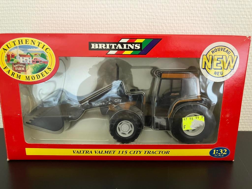 valtra valmet 115 city britains 1:32, Ophalen of Verzenden, Zo goed als nieuw, Tractor of Landbouw, Britains