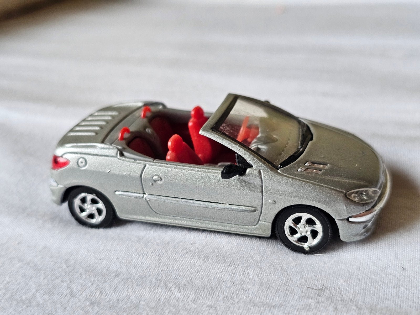 Solido Peugeot 206 CC modelauto 1/43, Hobby en Vrije tijd, Modelauto's | 1:43, Ophalen of Verzenden, Zo goed als nieuw, Auto, Solido