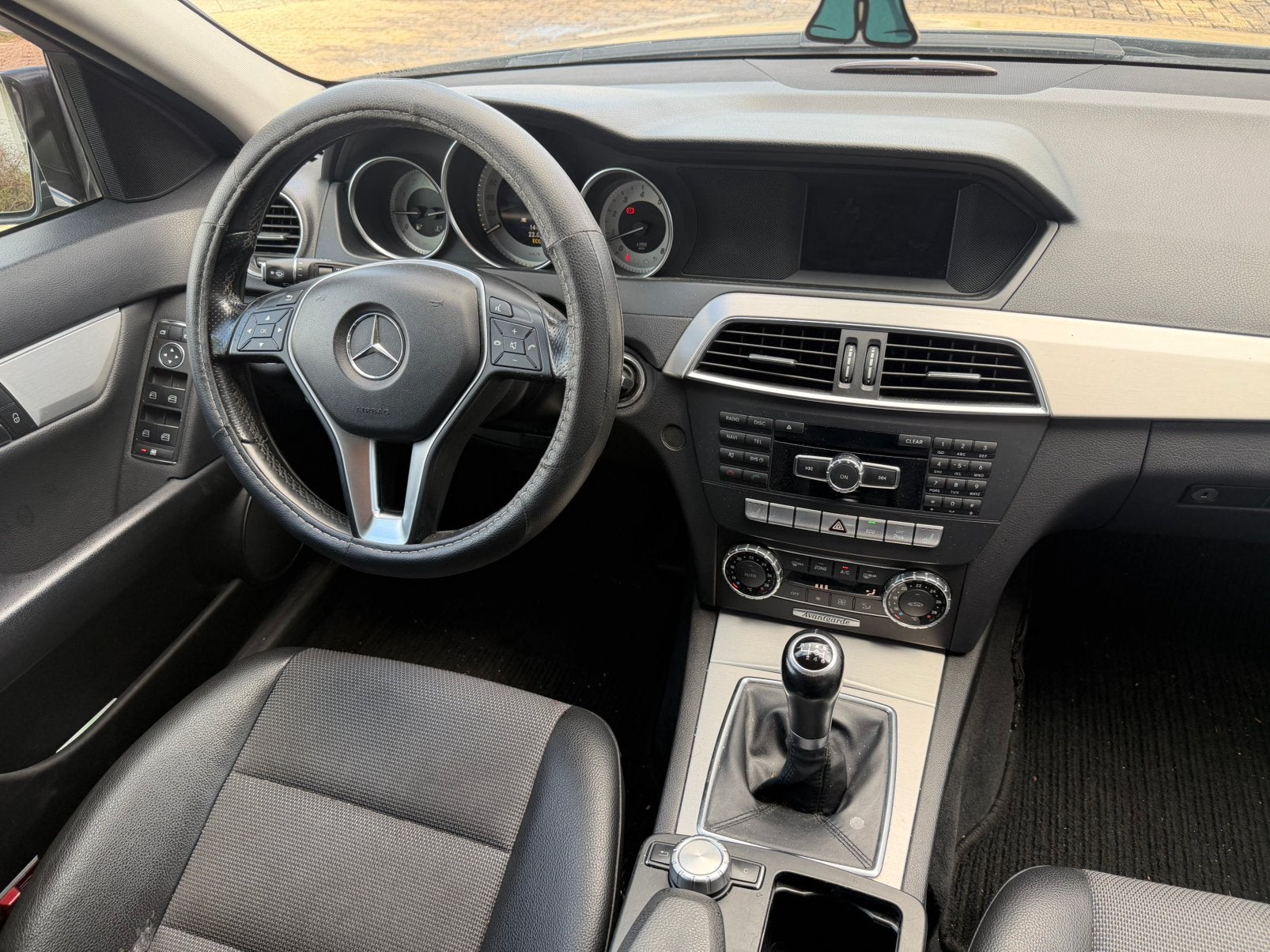 Foto 16 van Mercedes-Benz C-Klasse 1.6 C180 Kompr. Estate 2012 Zwart