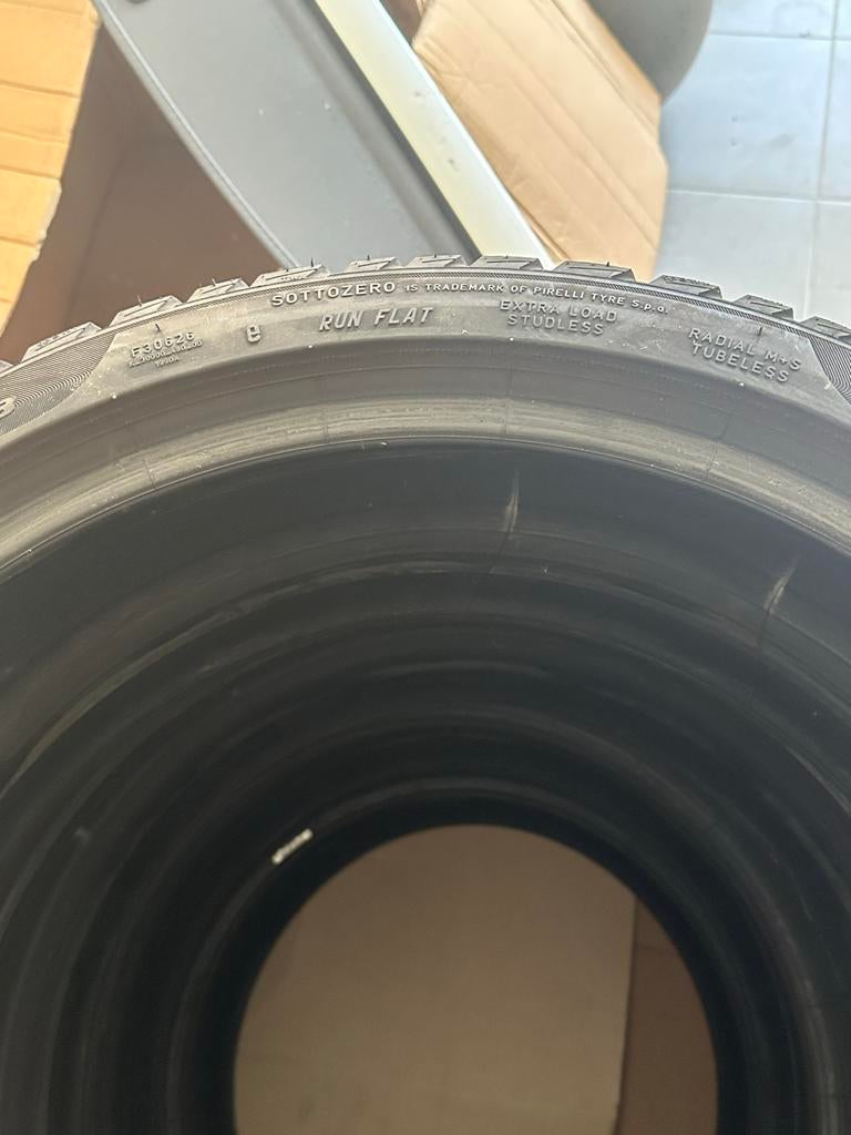 Pirelli SOTTOZERO 3 Extra Load Runflat Winterbanden, Auto-onderdelen, Banden en Velgen, Gebruikt, 255 mm, Winterbanden, Band(en)