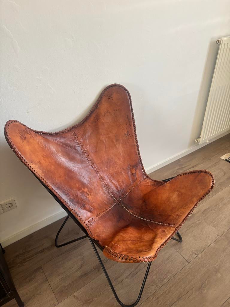Mooie, cognak / bruin kleurige vlinder stoel, Huis en Inrichting, Ophalen, Gebruikt, Bruin, Leer