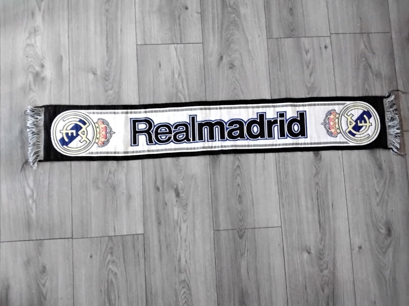 sjaal real Madrid, Ophalen of Verzenden, Zo goed als nieuw, Buitenlandse clubs, Vaantje of Sjaal