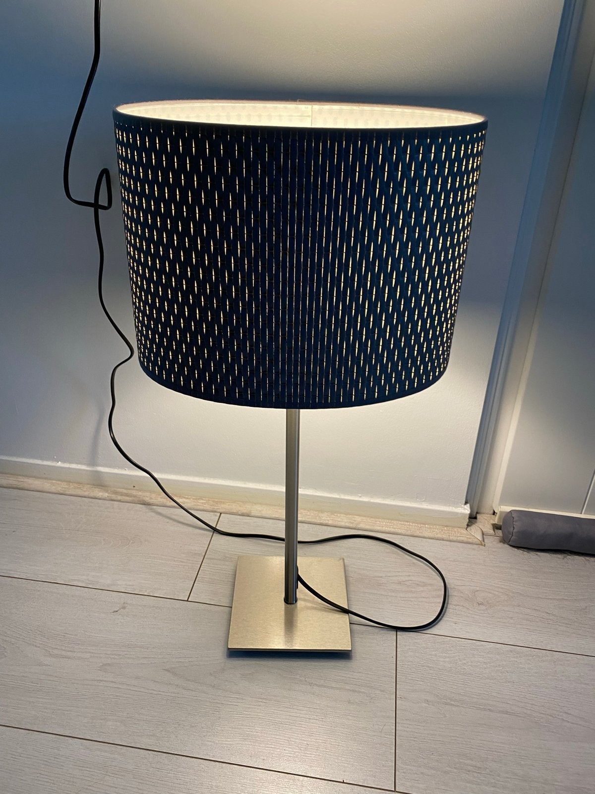 Ikea Moderne tafellamp met grijze kap en metalen voet, Overige merken, Zo goed als nieuw, Inclusief lichtbron, Grijs