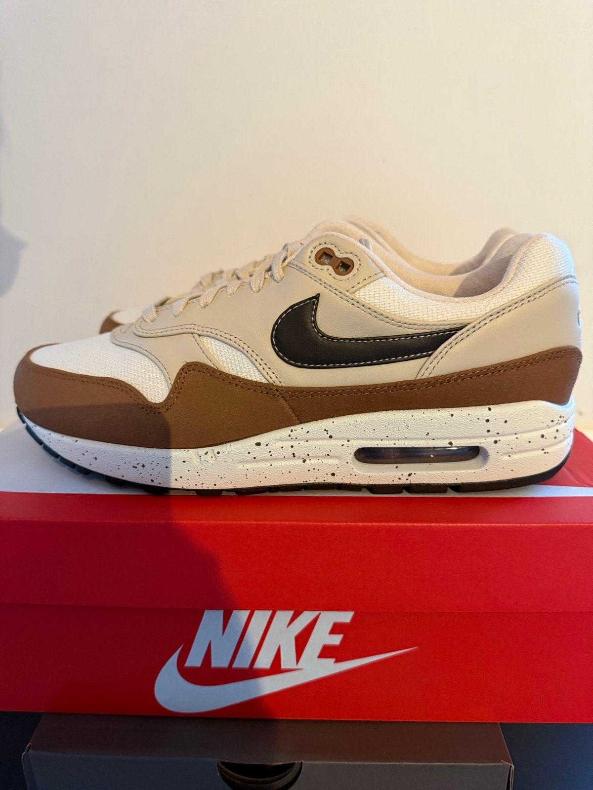 Nike Air Max 1 '87 Velvet Brown maat 44, Ophalen of Verzenden, Nieuw, Bruin, Sneakers of Gympen