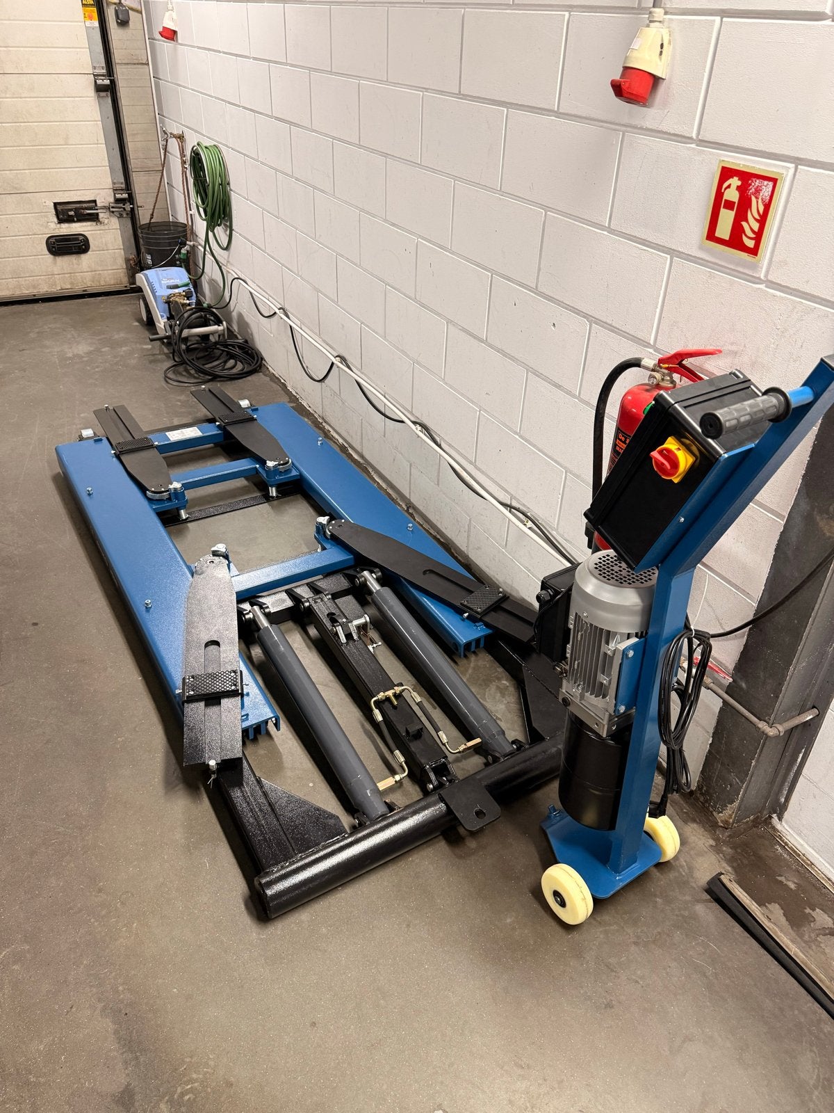 HBM mobiele schaarbrug 2800kg, Auto diversen, Ophalen, Zo goed als nieuw