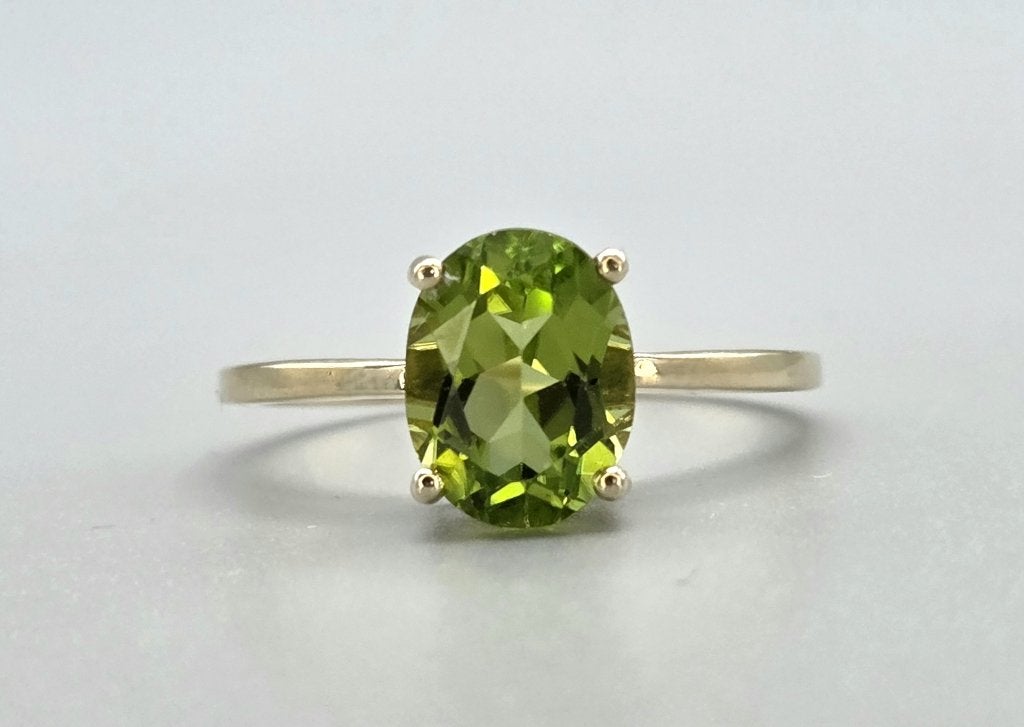 Gouden Vintage solitaire ring met peridot. 2026/516, ., Ophalen of Verzenden, Zo goed als nieuw, Met edelsteen