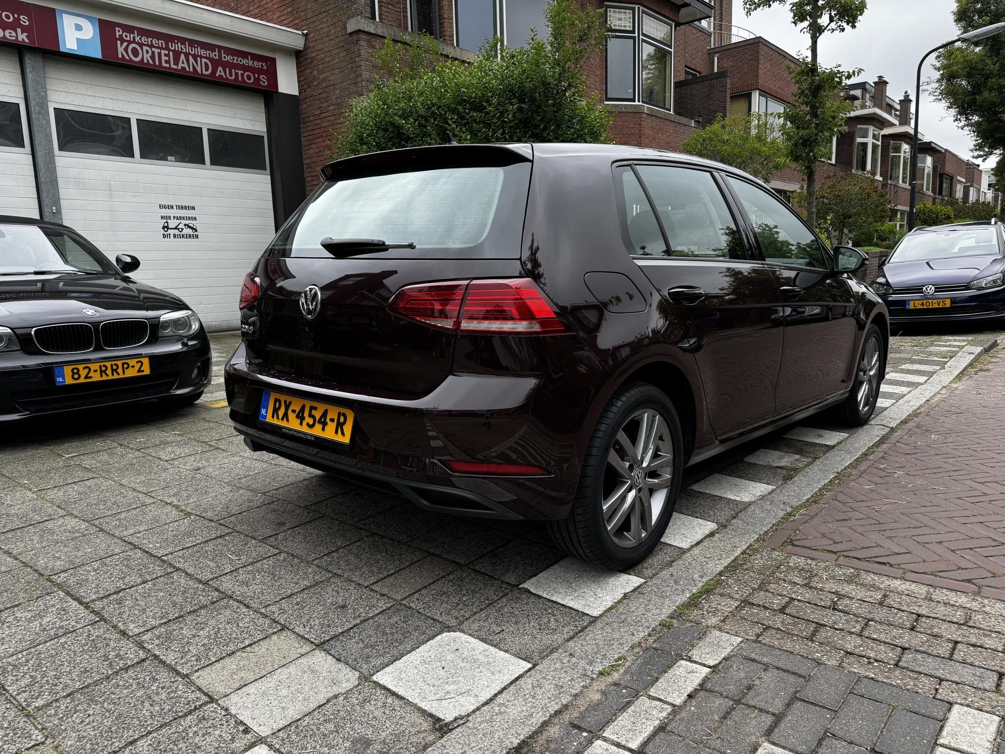 Volkswagen Golf 1.0 TSI Trendline l Clima l Carplay l Parkee, Gebruikt, Met garantie (alle), 610 kg, Origineel Nederlands