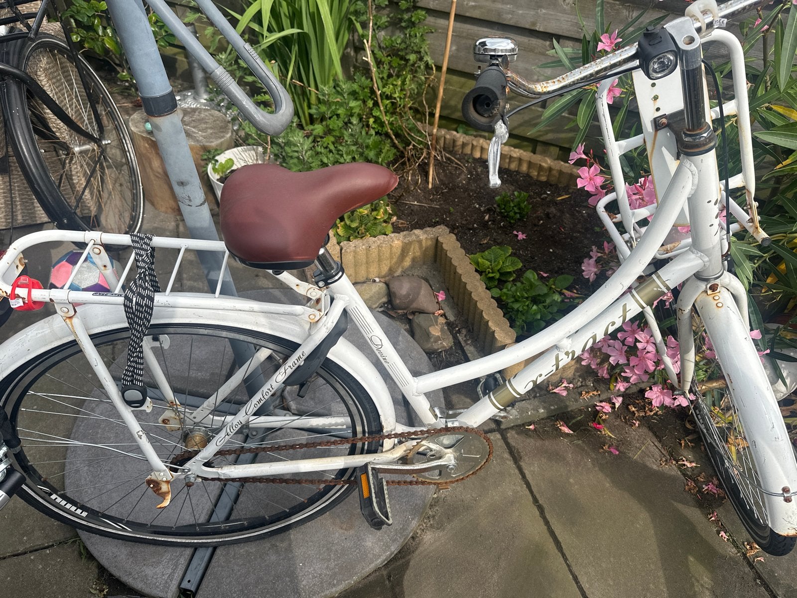 Damesfiets - Opknapper met roest en lekke band, Velgrem, Ophalen, Overige merken, 53 tot 56 cm