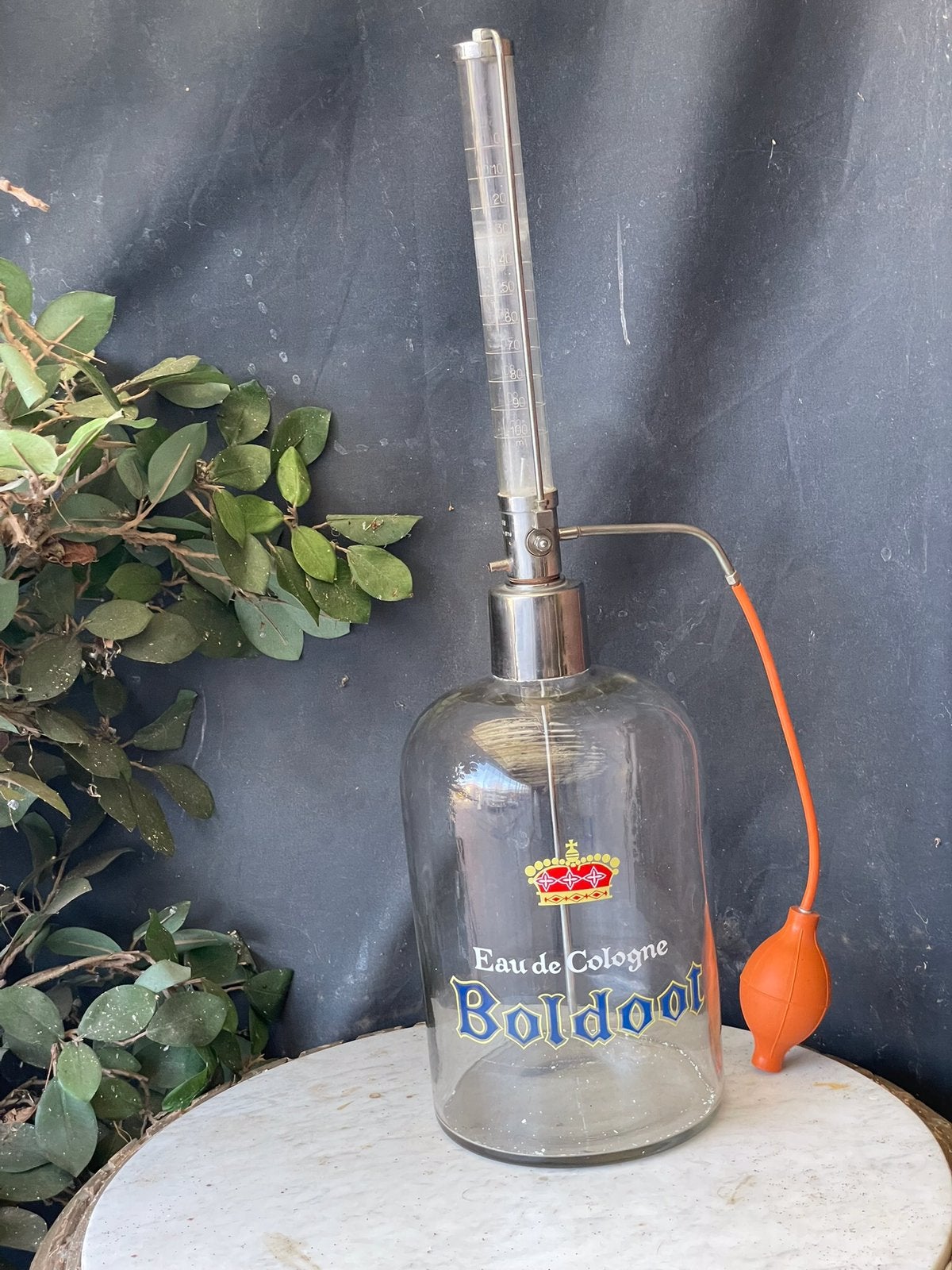 Grote parfumfles boldoot eau de cologne uit 1956., Antiek en Kunst, Ophalen