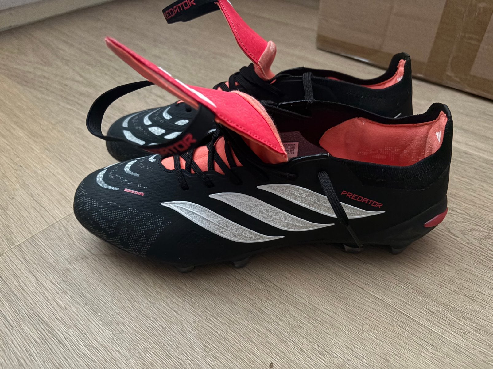 Adidas predators voetbalschoenen maat 45 1/3, Sport en Fitness, Voetbal, Zo goed als nieuw, Schoenen, Maat XS of kleiner, Ophalen of Verzenden