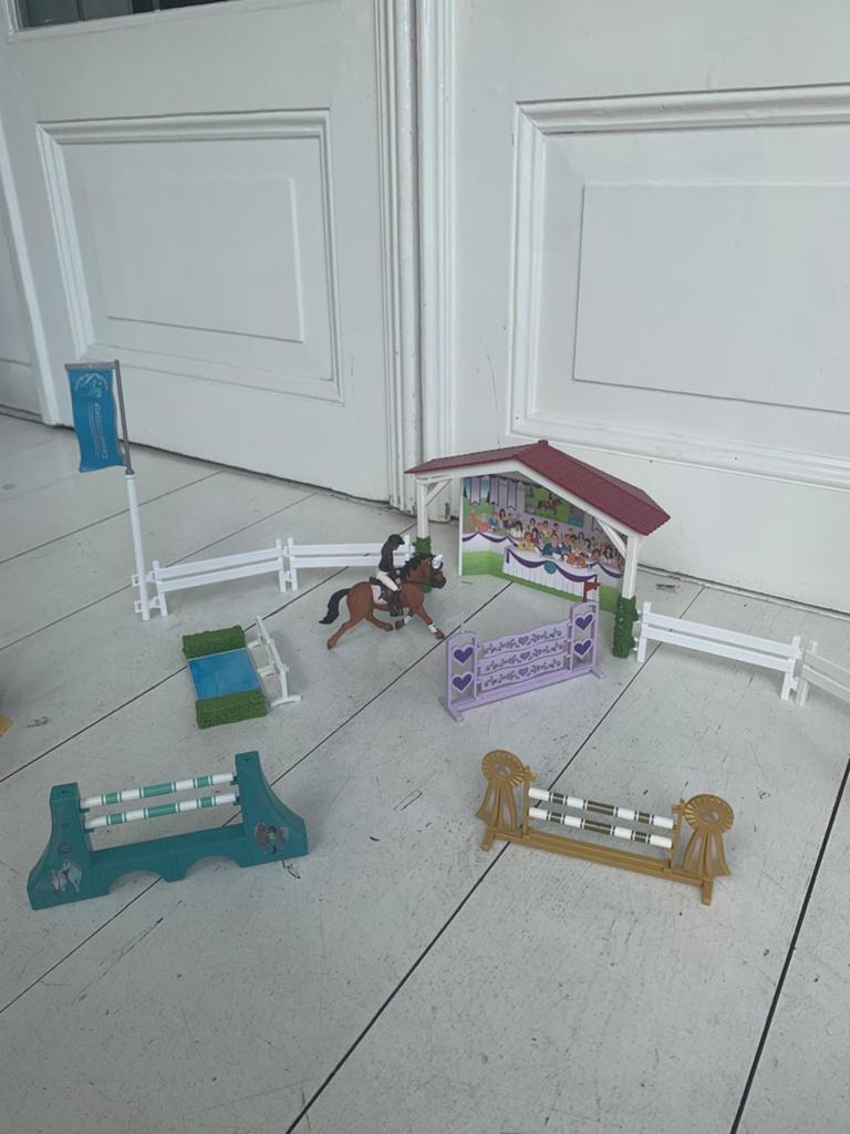 Grote Schleich Paardenset: Springparcours & Stal, Ophalen of Verzenden, Gebruikt, Jongen of Meisje